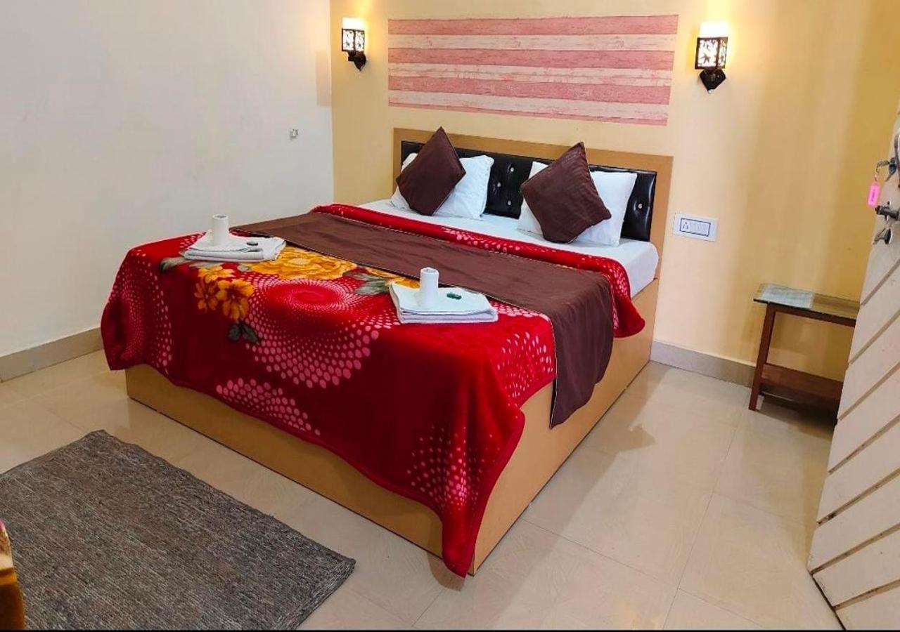 Sri Yoga Mandir Hotel Varanasi Exterior photo