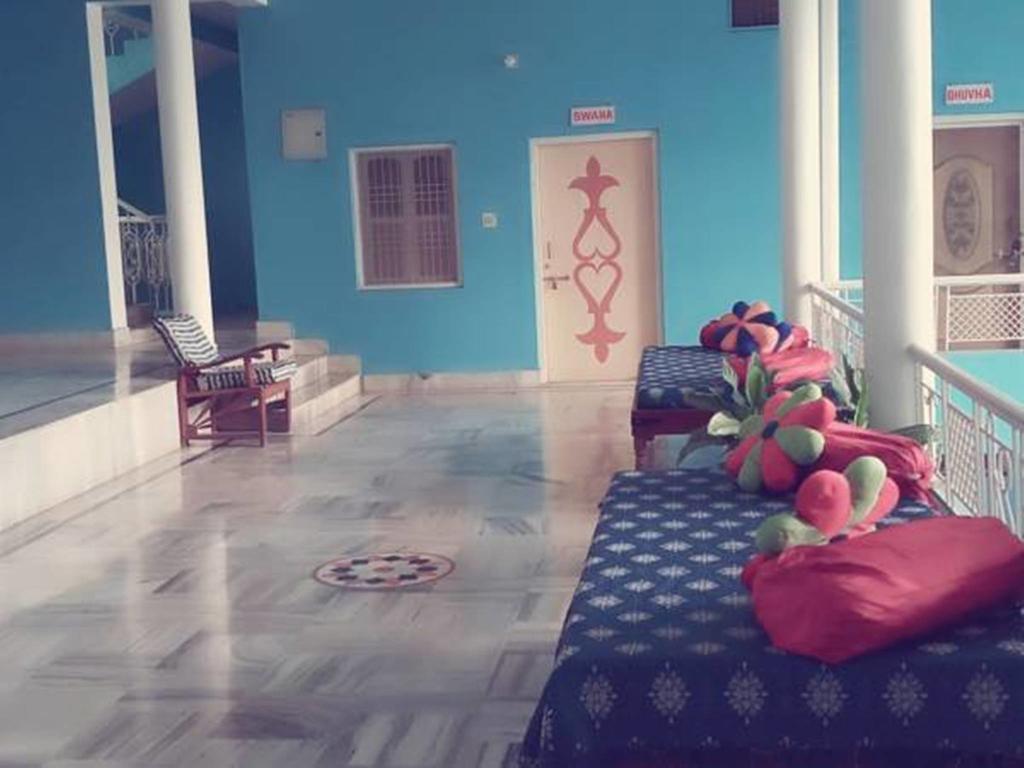Sri Yoga Mandir Hotel Varanasi Exterior photo