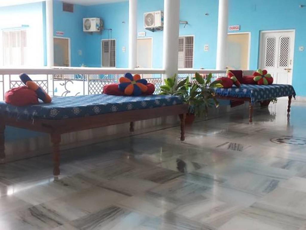 Sri Yoga Mandir Hotel Varanasi Exterior photo