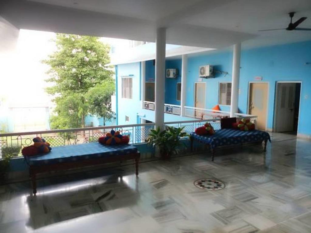 Sri Yoga Mandir Hotel Varanasi Exterior photo